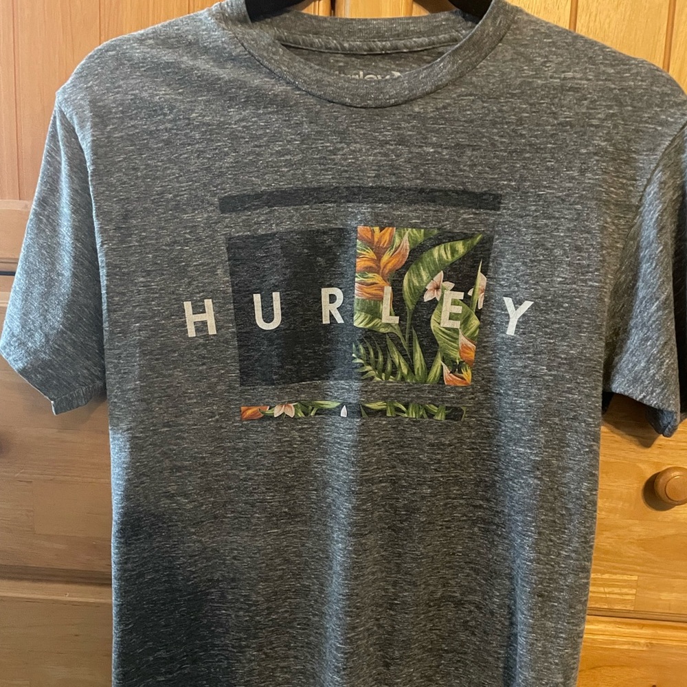 Hurley Women’s T-shirt small